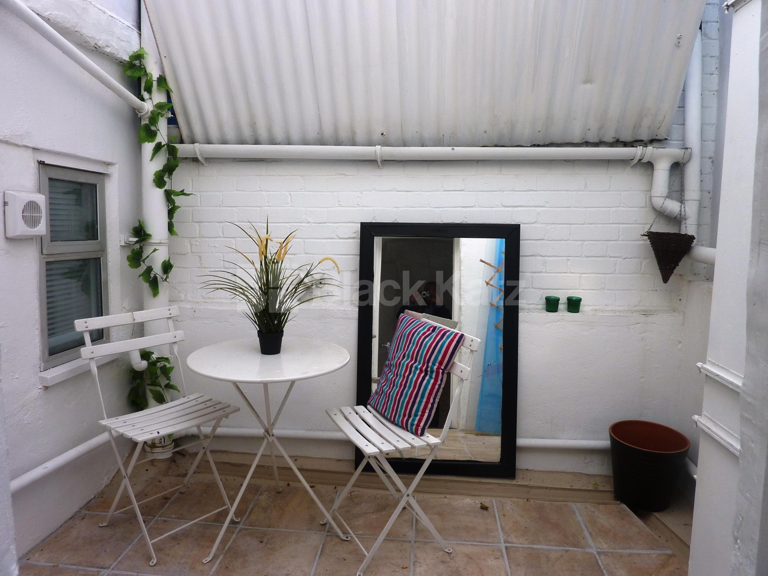 			NEAR POTOBELLO ROAD MARKET, 1 Bedroom, 1 bath, 1 reception Flat			 Goldburne Road, LADBROKE GROVE W10